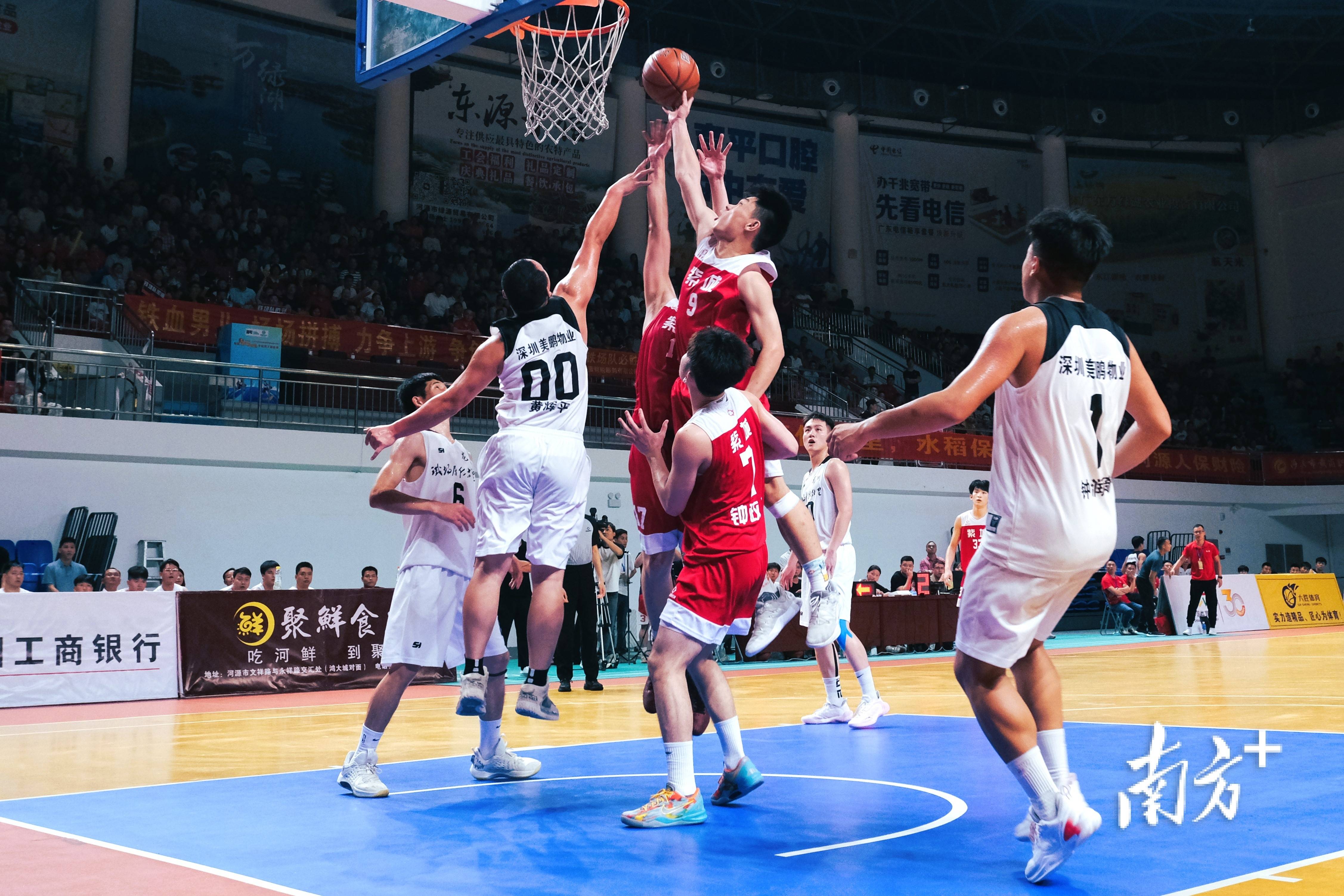 大发快三-全新篮球联赛的精彩瞬间震撼观众视频