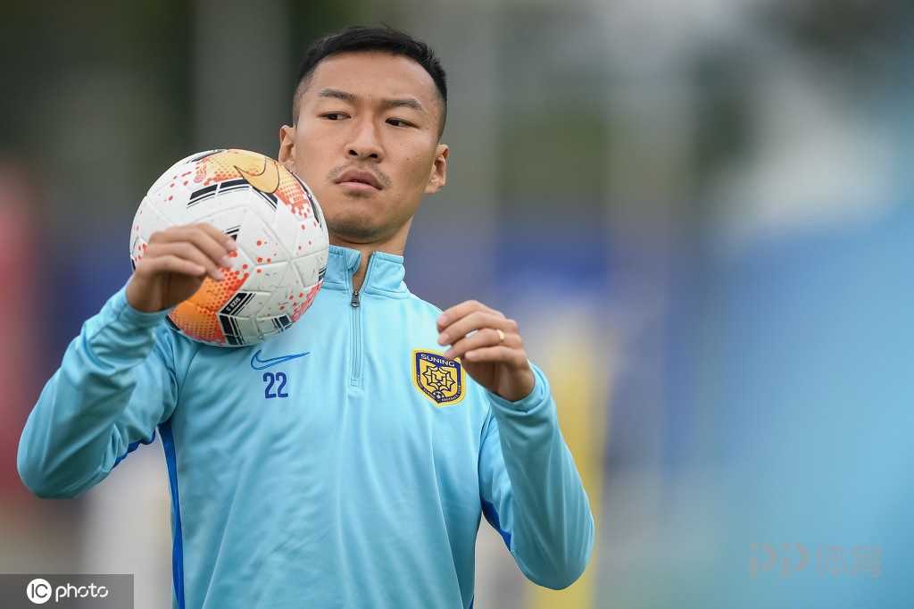 包含苏宁客场迎击上港，备战士气高昂冲刺必胜的词条